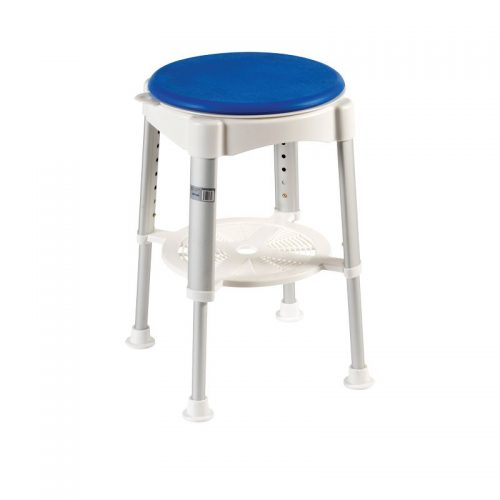 812191 - IDENTITES Le tabouret de douche pivotant Santorin permet de prendre une douche confortablement installé. Grâce à son assise pivotante à 360°, vous éviterez les contorsions difficiles. L'assise est souple et rembourrée pour votre confort. Il est également équipé d'un petit plateau pour poser vos produits et les avoir toujours à portée de main. L'assise pivotante est amovible pour faciliter le nettoyage. Dimensions hors-tout : 38 x 38 cm. Dimensions assise : diamètre 36 x haut. de 41 à 58 cm. Poids 3 kg. Poids maximum autorisé 135 kg.