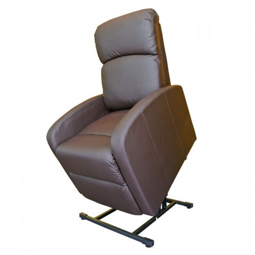 821012 - IDENTITES Le design contemporain de notre fauteuil releveur Primo Confort permet de convenir à tous les intérieurs. Electrique, il est équipé d’une structure renforcée en acier peint permettant une utilisation confortable avec des utilisateurs jusqu’à 120 kg. Grâce à votre télécommande, vous pourrez vous installez en position relax ou vous relever doucement. Le dossier incurvé permet un bon maintien de la tête et un confort d’assise exceptionnel. Équipé d’un repose-jambes capitonné très robuste. Pochette très pratique pour ranger la télécommande et tout autre objet. Assise, repose-jambes et accoudoirs en mousse polyuréthane haute résilience 60 kg/m3. Dossier en fibres de polyester creuses pour un confort moelleux. Dimensions hors-tout : largeur. 66 x prof. 90 x haut. 102 cm. Dimensions assise : largeur. 48 x prof. 54 x haut. 49 cm. Hauteur dossier 63 cm. Poids 43 kg.