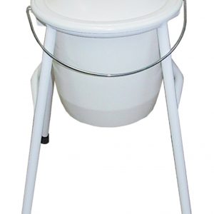 Pratique et très utile, le support seau avec son seau (10 litres) est discret et stable pour un usage intime quand les WC sont difficilement accessibles.