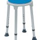 tabouret douche rotatif Blue seat La gamme Blue seat se décline en différents sièges et marche pieds à utiliser pour accéder au bain ou à la douche. Sans risque de corrosion grâce à leur structure en dur-aluminium anodisé, leur assise est recouverte d'un coussinet souple pour un meilleur confort et éviter tout glissement.