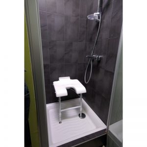 Notre siège de douche Bornéo s'installe dans votre cabine de douche pour vous laver confortablement assis, sans effort ni risque de perte d'équilibre. L'ensemble est repliable au mur pour faciliter l'accès et permettre aux autres personnes du foyer de prendre une douche debout. Les pieds se règlent en hauteur pour positionner l'assise à la hauteur désirée. Un réglage fin est possible sur chaque pied pour compenser l'inclinaison du receveur de douche. Assise anatomique en matériau plastifié. Structure en acier traité epoxy blanc. Dimensions de l'assise : larg. 43,8 x prof. 37,8 cm x haut. 45 à 56 cm. Dimensions hors-tout : larg. 45 x prof. 45,5 cm. Profondeur une fois replié au mur 13 cm. Poids maximum autorisé 110 kg.