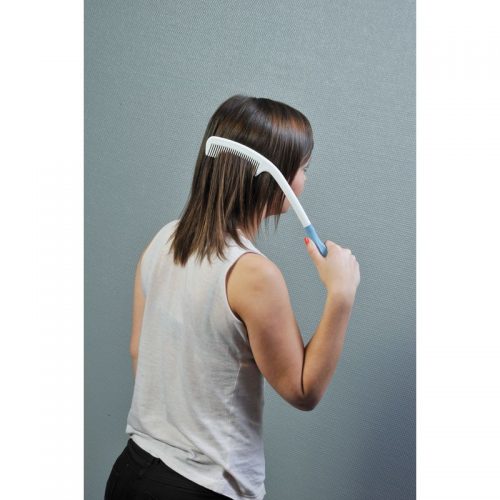 Ce peigne à long manche permet de vous coiffer sans faire de grands gestes. Manche ergonomique souple sans latex. Ensemble lavable. Longueur 40 cm environ.