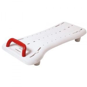 Planches de bain Benny en plastique moulé avec poignée ergonomique munie d’un porte savon.  En plastique moulé, avec poignée ergonomique, munie d’un porte savon. Ecoulement de l’eau facilité et séchage aisé grâce à ses perforations. Découpe et poignée ergonomiques. S’adapte aux baignoires grâce aux pattes de fixation réglables. Espace entre supports : 40 à 63 cm et 43 à 68 cm (XL). Dimensions : L. 69 x l. 35 cm. Charge maxi : 150 kg. Poids : 2,1 kg.