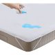 Alèse de lit réutilisables réalisées avec une face dormeur en coton/polyester type bouclette et une face imperméable en PVC. Idéal pour protéger le matelas, cette alèse est facile à poser grâce à ses 4 élastiques de coin entourant le matelas. Lavable à 90°. 5 tailles disponibles : - 90 x 190 cm pour un lit 1 place. - 90 x 200 cm pour un lit 1 place. - 120 x 190 cm spécial lit bariatrique. - 140 x 190 cm pour un lit 2 places. - 160 x 200 cm pour un lit 2 places.